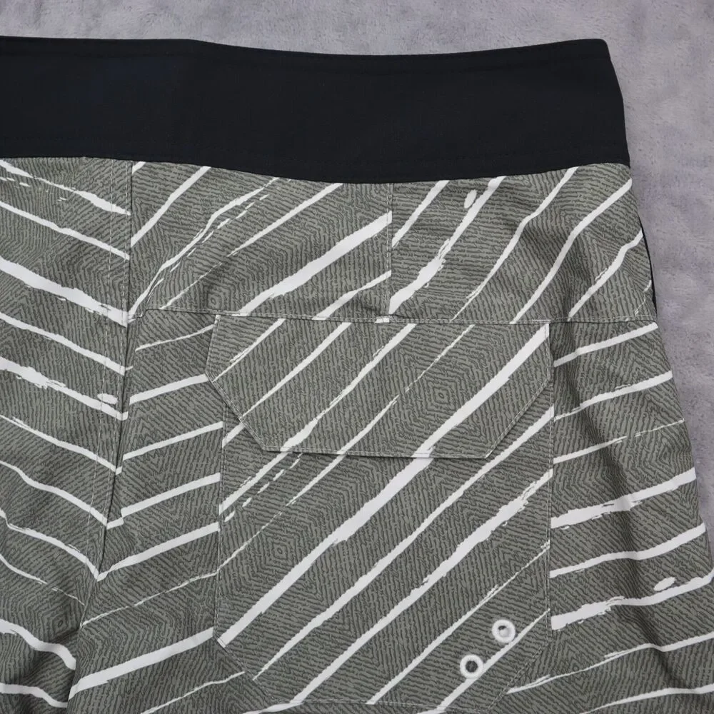 Under Armour Shorts Mens 30 Green White Board Swim Trunks Bathing Suit Pocket